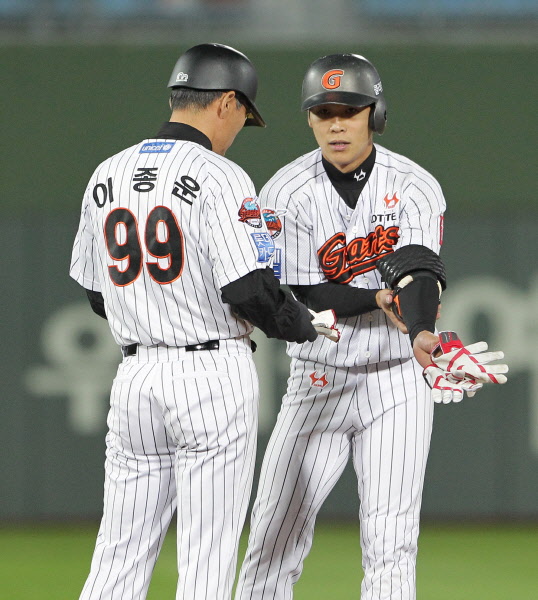 2회 김민하선수의 동점 적시안타